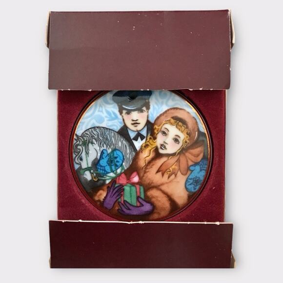 Royal Copenhagen Porcelain Ornament Christmas Shopping Denmark Vintage 1992 - Picture 4 of 7